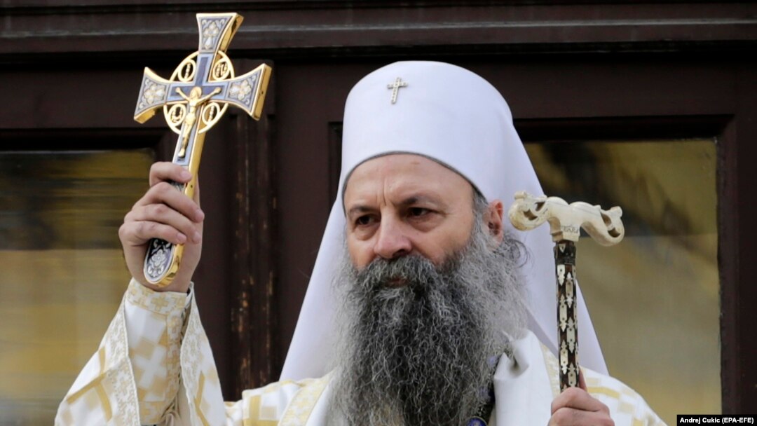 Новиот поглавар на Српската православна црква, патријархот Порфириј дава благослов по мисата во Белград, 19 февруари 2021 година