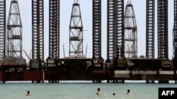 Azerbaýjanyň Hazar deňzindäki nebit ýatagy, Bakuwyň golaýynda 