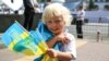 Вранці кияни та гості столиці зібралися на Хрещатику в очікуванні військового параду до Дня Незалежності України