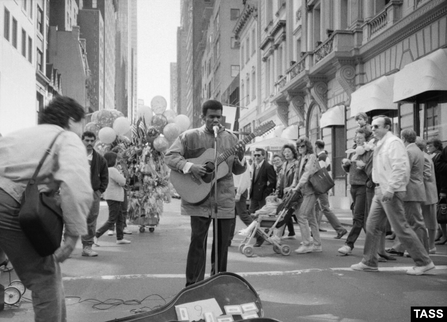 1989 年紐約市中心的街頭藝人。