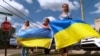 United States - People hold Ukrainian flags during Ukrainian President Volodymyr Zelenskiy's visit to Scranton, Pennsylvania - screen grab