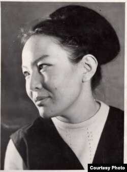 Архитектор Вера Алиева (15.7.1940 – 19.10.2014), Абдырахмандын карындашы.