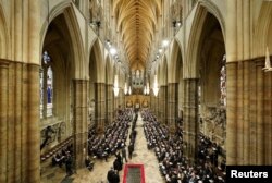 Westminster Abbey este locul încoronărilor regale ale Marii Britanii, unde Regina Elisabeta a fost încoronată în 1953 și unde s-a căsătorit cu Prințul Filip în 1947. Ultimul serviciu funerar al unui monarh britanic aici a avut loc în secolul al XVIII-lea.