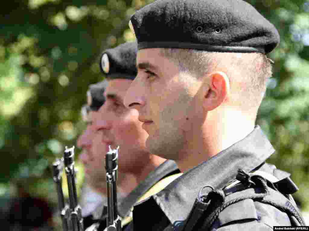 Военный парад на улицах Цхинвали - 20 сентября в Цхинвали прошел военный парад, посвященный празднованию Дня независимости самопровозглашенной республики Южная Осетия.