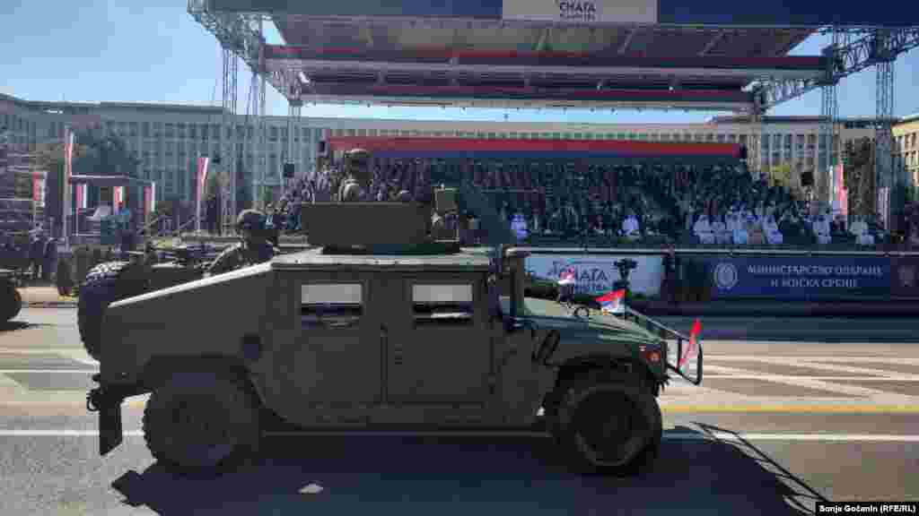 На парадата беа прикажани над 2500 парчиња оружје, воени возила и воена опрема.