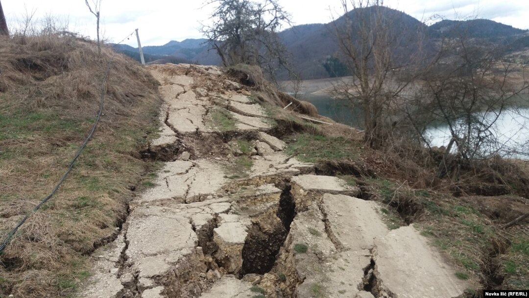 Klizište u selu Zaovina na Tari 