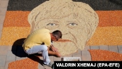 Портрет Ангелы Меркель. Работа косовского художника Алкента Пожегу
