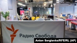 Újságírók munka közben a Szabad Európa moszkvai irodájában 2021. január 27-én