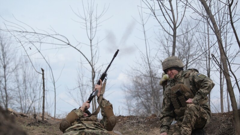 Armata ucraineană spune că nu va lansa o ofensivă împotriva rebelilor susținuți de Rusia din estul Ucrainei