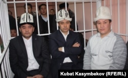Камчыбек Ташиев, Садыр Жапаров и Талант Мамытов в суде. Бишкек, 10 января 2013 года.