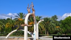 ქანდაკება „მყვინთავები“