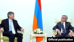 Armenia -- President Serzh Sarkissian meets U.S. Deputy Secretary of State James Steinberg, Yerevan, 23Feb2011.