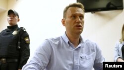 Алексей Навальный на заседании суда в Москве, 12 июня 2017 года