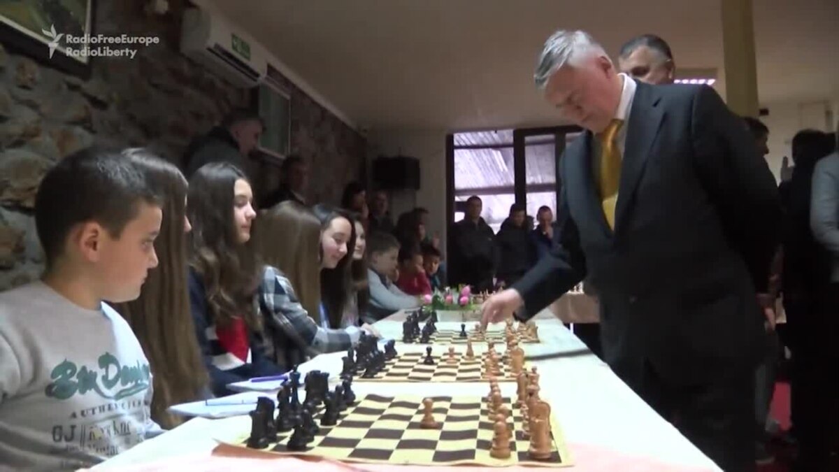 Russian Grand Master Promotes Chess In Serbian Village