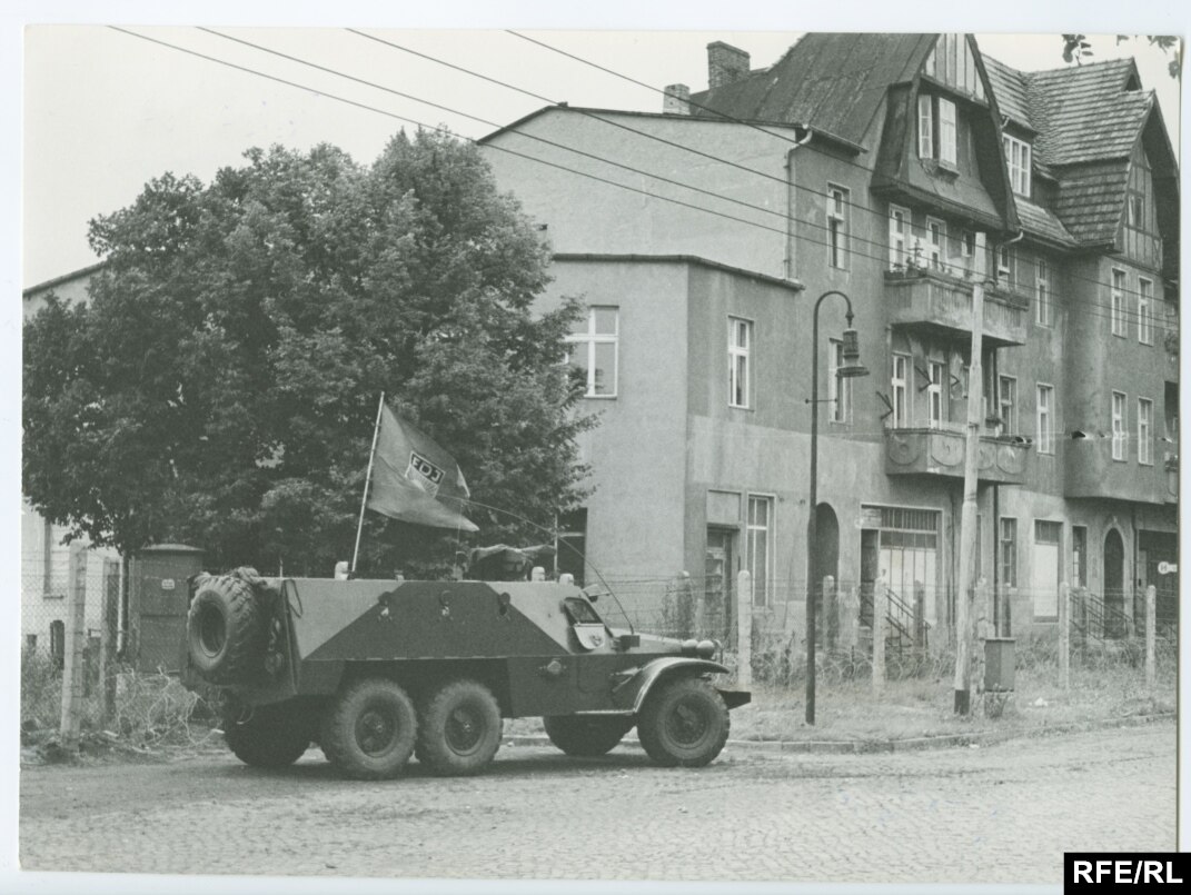 When The Wall Went Up: Berlin 1961, image size:1071x805