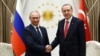 Президент Росії Володимир Путін (ліворуч) і президент Туреччини Реджеп Тайїп Ердоган (праворуч)