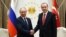 Президент Росії Володимир Путін (ліворуч) та президент Туреччини Реджеп Тайїп Ердоган (праворуч)