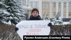 Михаил Листов в Архангельске во время пикета в поддержку Руслана Шаведдинова 