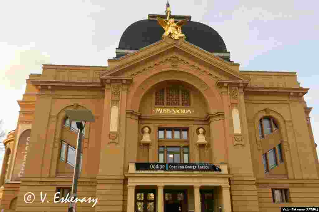 Clădirea Teatrului și a Filarmonicii din Gera în ziua premierei