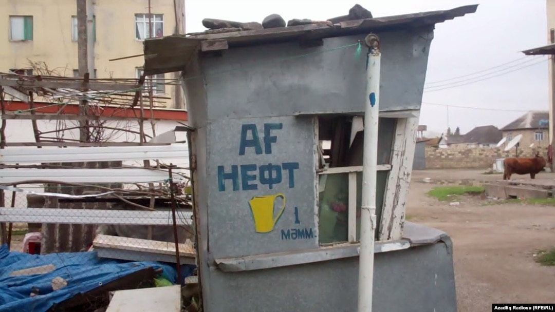 Ağ neft satılır