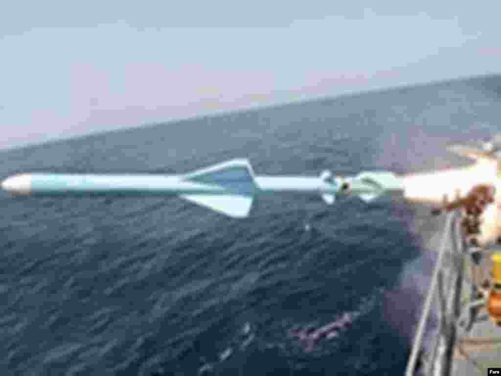 Irani teston raketën në Gjirin Persik