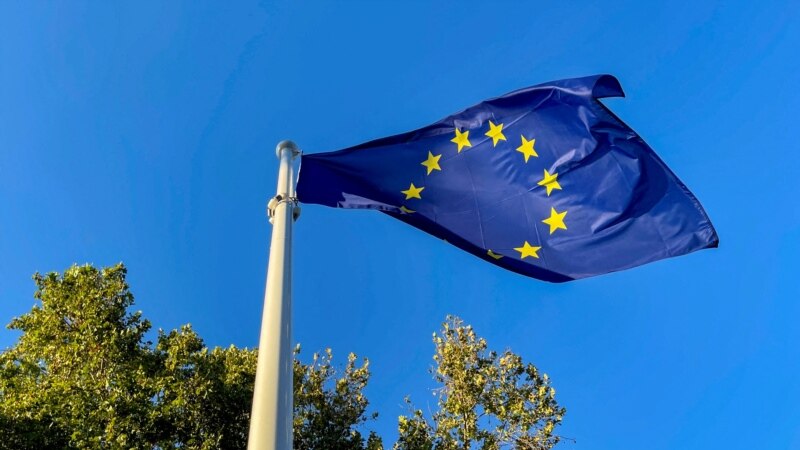 BE-ja po punon për ta kushtëzuar anëtarësimin e Serbisë me zbatimin e marrëveshjeve me Kosovën