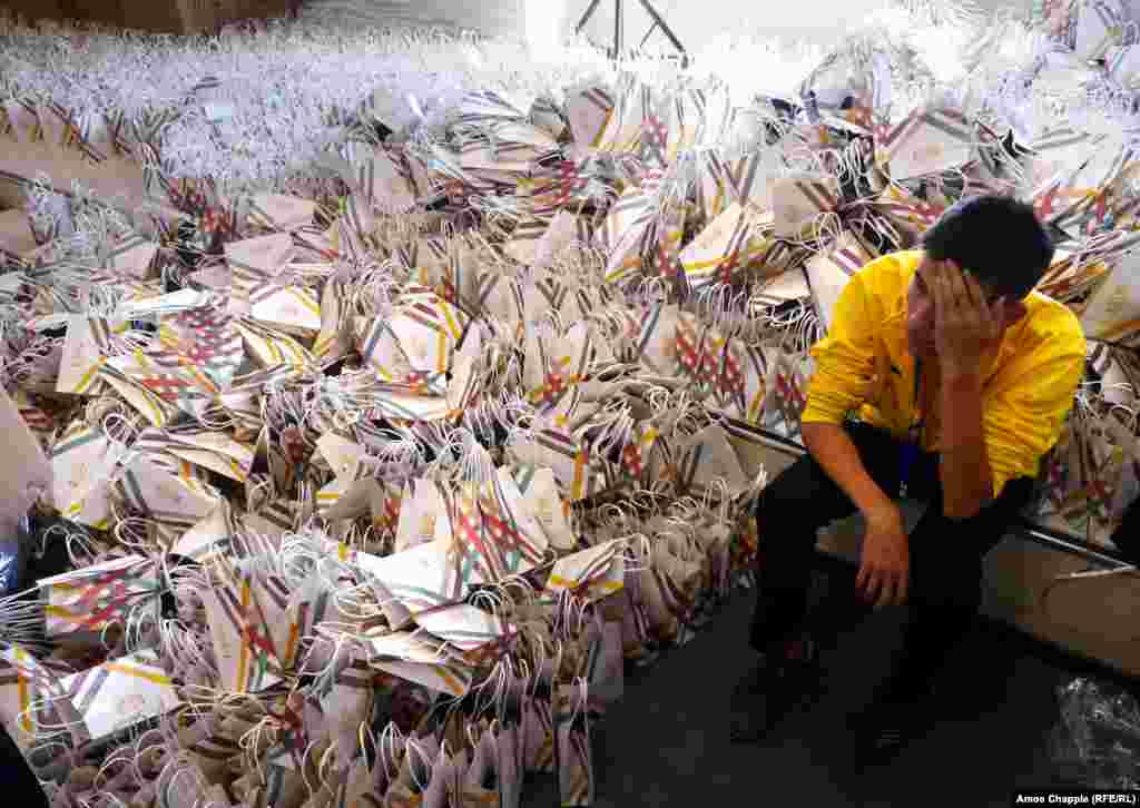 Goodie bags: Inside these thousands of fancy bags are fancy boxes. Inside the fancy boxes, a single key fob rests on a bed of foam rubber. When your event is under fire for its cost, it&rsquo;s probably not a good idea to hand out piles of expensive trash.