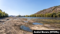 Râul Nistru la Naslavcea, în nordul Republicii Moldova. Imagine de la începutul lunii octombrie. 
