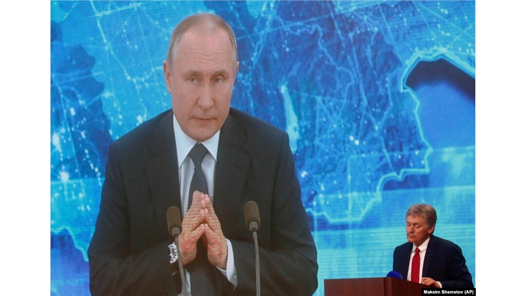 Dmitri Peskov este considerat unul dintre apropiații liderului de la Kremlin. El se află pe lista persoanelor sancționate de Statele Unite. Imagine din 2020, de la conferința de presă anuală a lui Vladimir Putin.