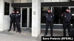 Policija ispred zgrade Državnog tužilaštva, Podgorica (fotoarhiv)
