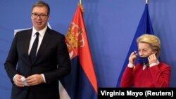 Predsednik Srbije Aleksandar Vučić i Ursula von der Lejen, predsednica Evropske komisije, prilikom susreta u Briselu 26. aprila 2021.
