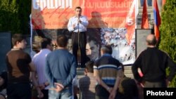 Armenia - Armenian Revolutionary Federation leader Armen Rustamian speaks at an election campaign meeting in Yerevan, 01May2013.