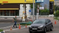 Hour-Long Lines At Moscow Gas Stations As Fuel Shortages Spread Across Russia
