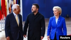 Президент Євроради Антоніу Кошта, президент України Володимир Зеленський і очільниця Єврокомісії Урсула фон дер Ляєн прибувають на саміт лідерів ЄС у Брюсселі, Бельгія, 16 жовтня 2026 