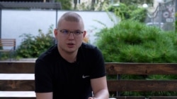 Артем Бородин беседует с журналистами. Бишкек, 11 сентября 2026 года