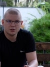 Артем Бородин беседует с журналистами. Бишкек, 11 сентября 2026 года