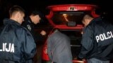 Policija često kontrolira automobile u potrazi za drogom, ilustracijska fotografija