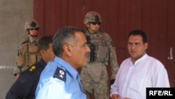 Najim (far right) confers with police and U.S. troops after a violent incident in Salahaddin Province. (Photo by Richard Tomkins)