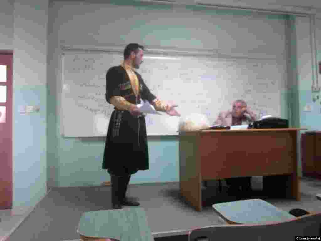 Нохчийн къомах лаьцна вистхилира со Урдун университетехь. Кавказехь хиллачу т1амех а, нохчаш Урдане х1ижрат дарх а лаьцна дара сан вистхилар. &nbsp;Буьйтро Мах1ир.