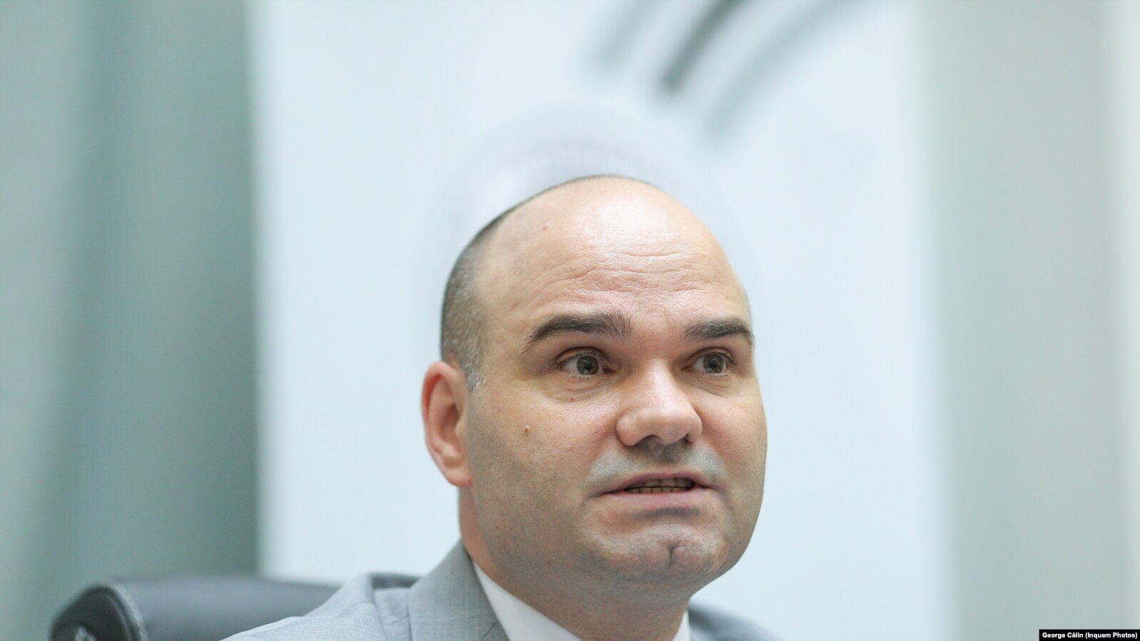 Președintele AEP a cerut Parlamentului demiterea a doi directori ai instituției