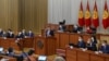 Президент С.Жээнбеков 30-июнда өкмөт мүчөлөрүнүн ант берүү аземинен кийин парламентте билдирүү жасады.