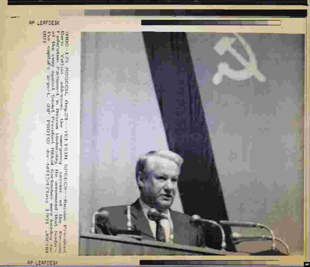 On August 21, Yeltsin declared in a speech in the Russian parliament that the Soviet coup leaders were trying to leave Moscow.&nbsp;