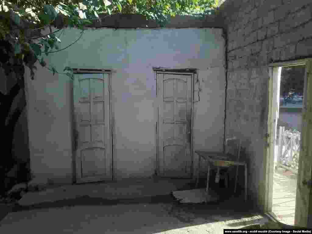 Ҳожатхона эшиги