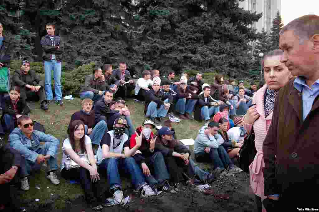 Moldova - Protests cum riots in Chisinau on April 7