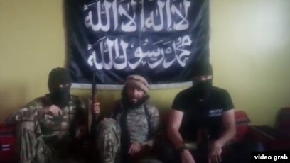 Олар оны кискаға жабыстырады