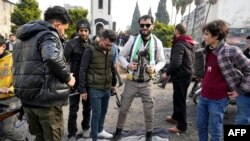  Сирийците честват в град Хомс на 8 декември 2024 година 