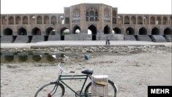 رئیس جامعه تورگردانان ایران می‌گوید تنها توریست‌ها افرادی هستند که به اماکن زیارتی می‌روند