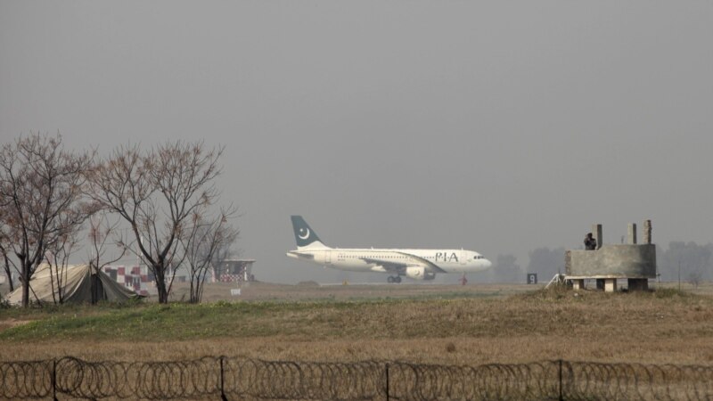 Коммерческий рейс пакистанских авиалиний приземлился в Кабуле
