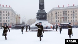 Каля Вечнага агню ў Менску, архіўнае фота