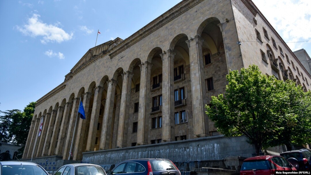 В парламентском большинстве пояснили, что работа над «список Отхозория-Татунашвили» продолжается